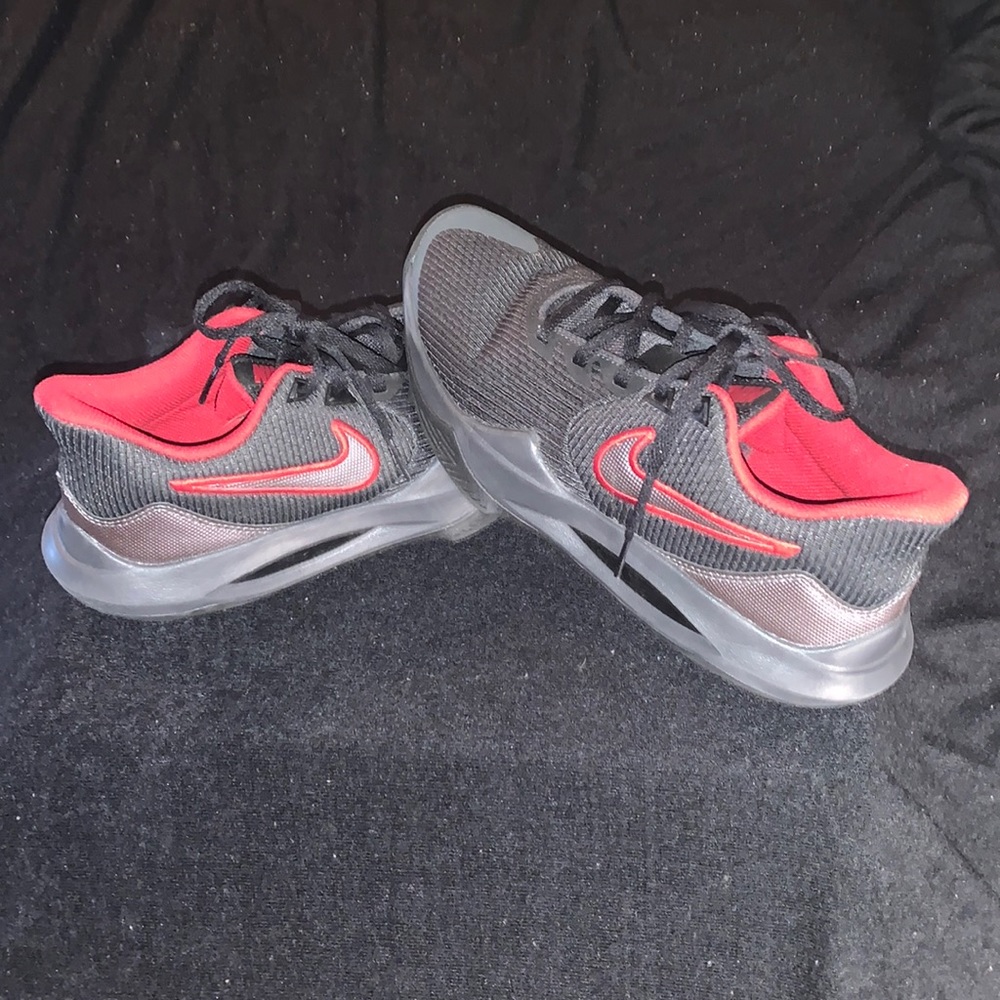 ❤️RED & BLACK NIKE SNEAKERS ❤️